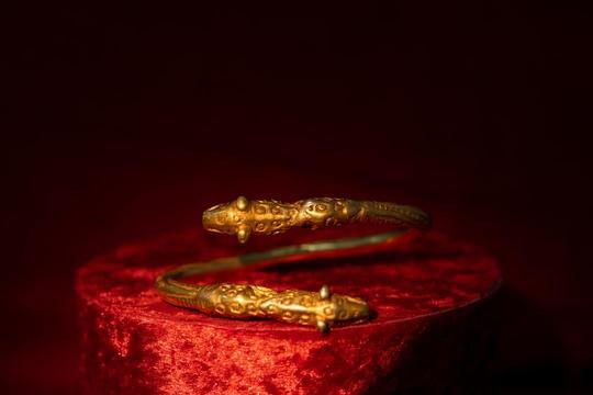 A 370-gram gold bracelet was discovered in burial sites in the Atyrau region.