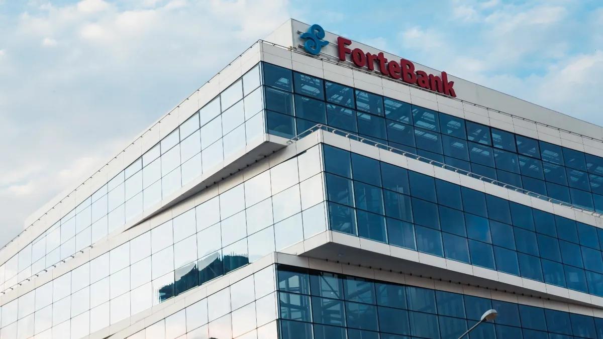 ForteBank привлек $400 миллионов, выпустив первые еврооблигации в Казахстане за последние 12 лет.