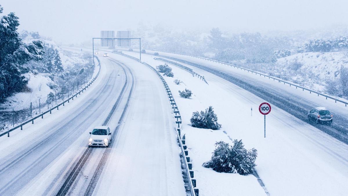 Severe rainfall and icy conditions: a storm warning has been issued for several regions in Kazakhstan.