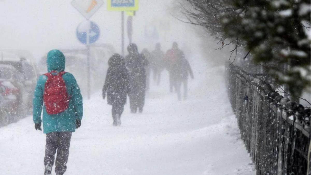 A strong snowfall and blizzard have prompted a warning for the residents of Astana. Stay safe and be prepared for severe weather conditions.