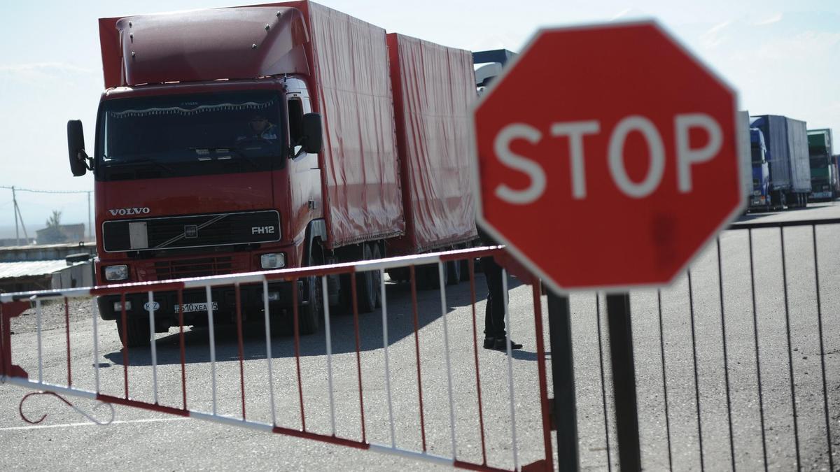 One border crossing point between Kazakhstan and Uzbekistan will be closed until May.