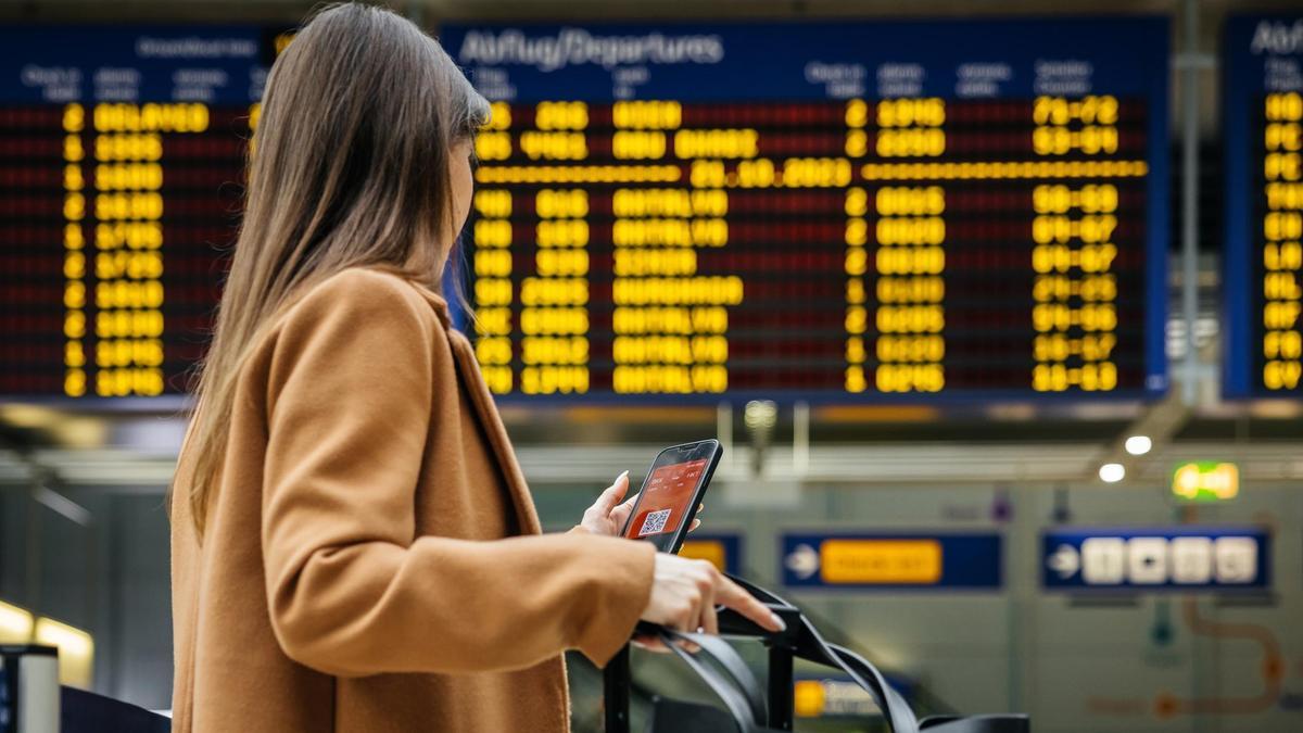 A drunken woman from Kazakhstan was removed from the Aktau-Baku flight for using foul language.