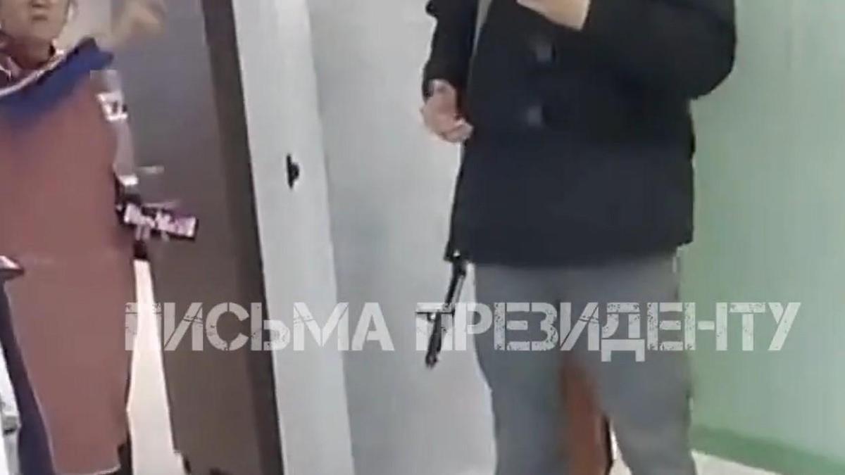 Authorities in Atyrau clarified the video featuring a man with an assault rifle in a clinic.